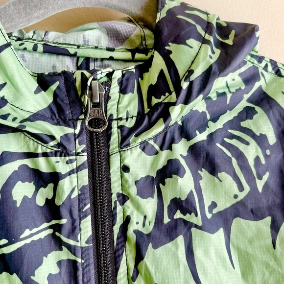 GAP Jungle Forest Tropical Rainforest Leaf Print Lightweight Windbreaker - Picture 2 of 4